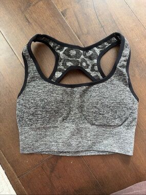 Seamless Gray Heather Racerback Sports Bra with Leopard Back NVGTN